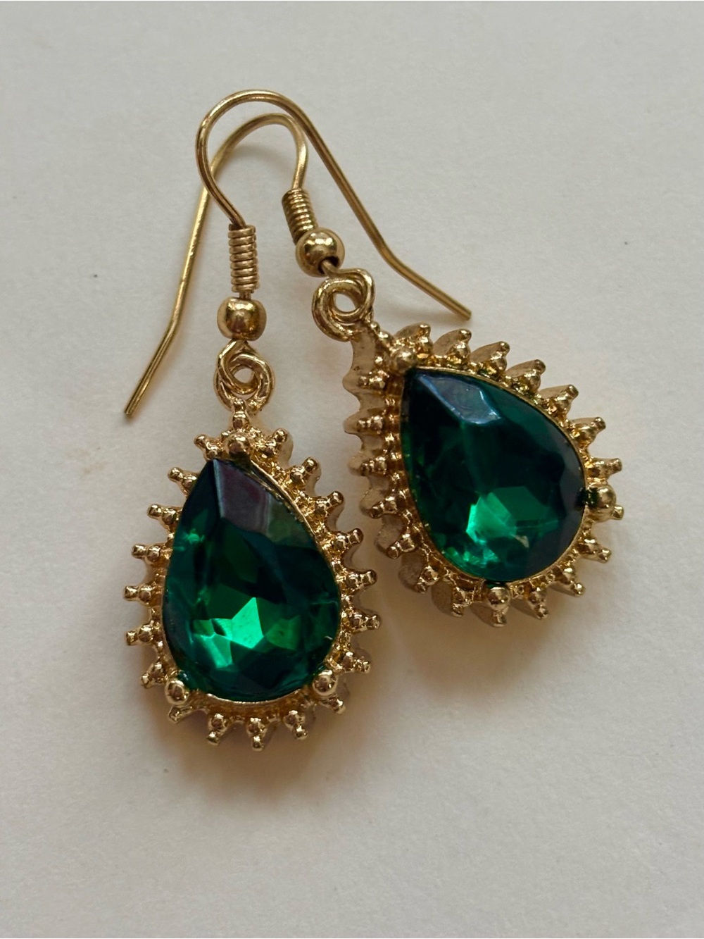 Vintage Gold-Trim Emerald Teardrop Drop Earrings